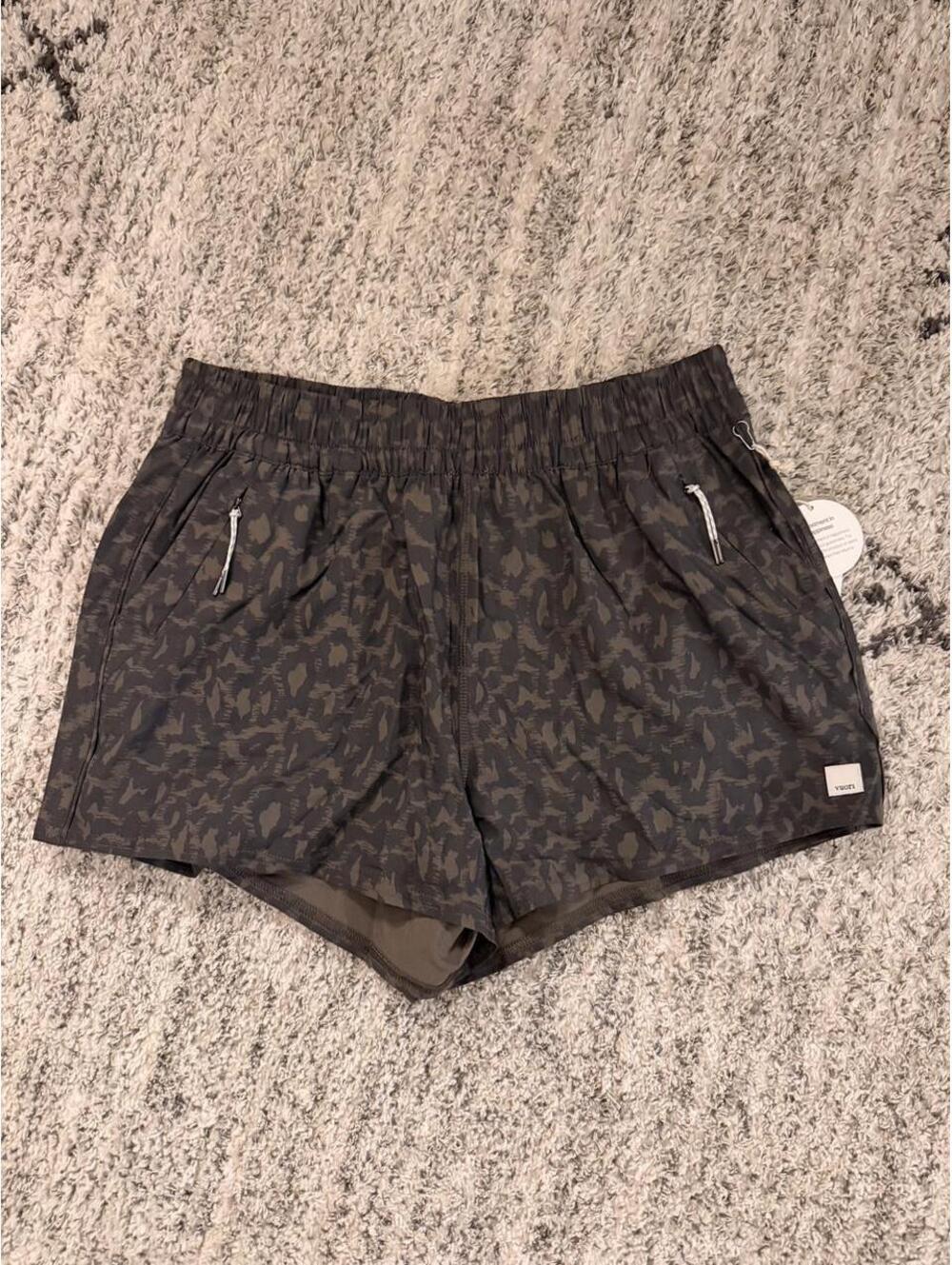 Vuori Women's Grey Camo Dash Shorts Size Large - New With Tags